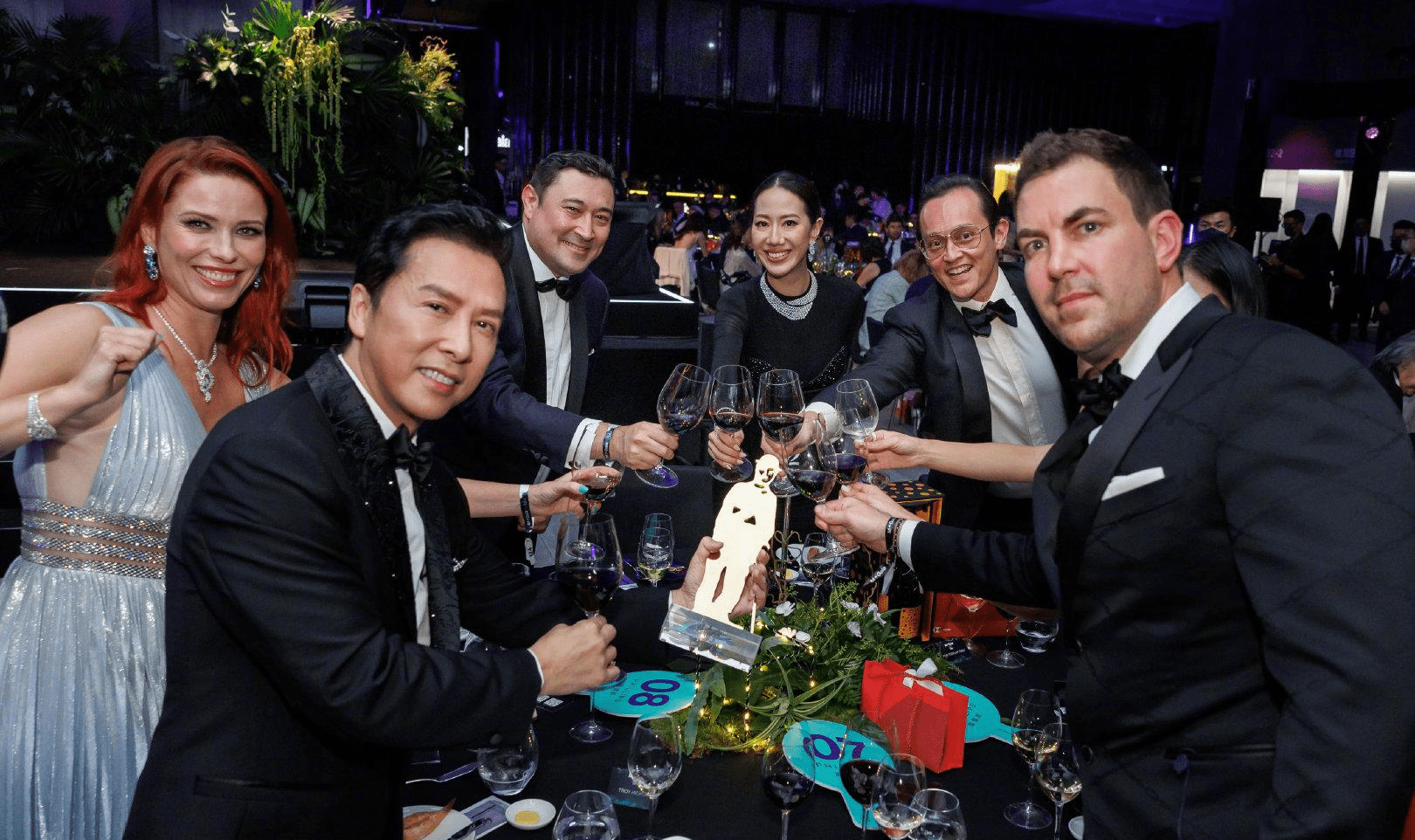 关于本菲卡训练开放日，集结日单刀错失引欢呼，荷甲在即，医务组通报恢复的信息-爱游戏娱乐