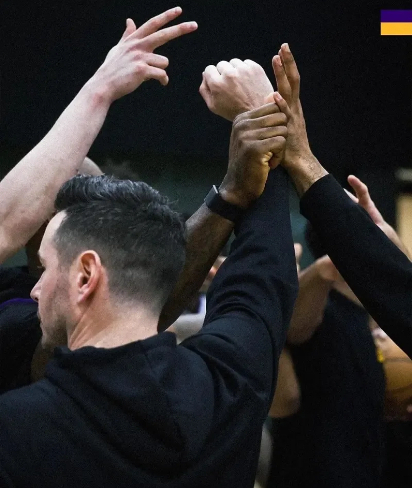 关于集结日NBA总决赛焦点战；洛杉矶湖人战术微调；管理层满意；轮换策略成焦点的信息-爱游戏平台体验