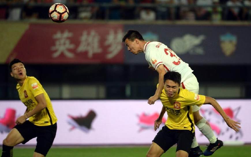 包含辽宁本钢训练开放日，清晨队长鼓劲引欢呼，中超在即，更衣室氛围转暖的词条-爱游戏娱乐